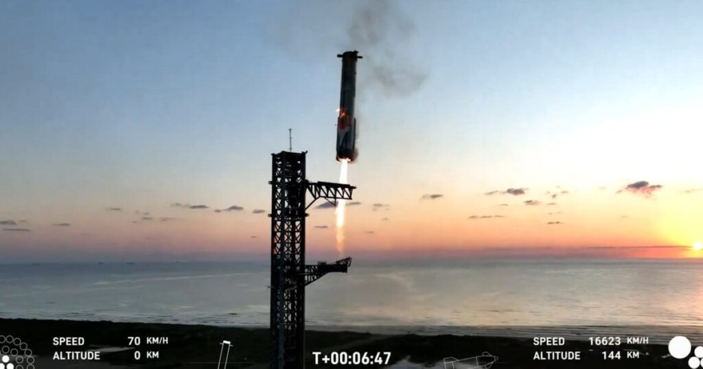 スペースXの大型宇宙船、ロケット回収成功 再利用へ道
