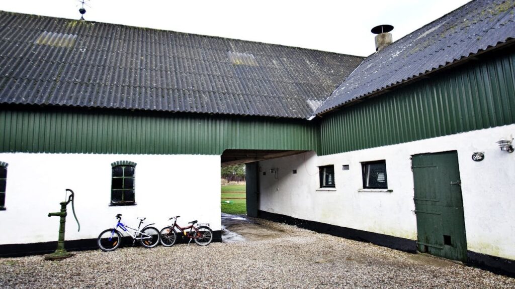 ノルウェー労働環境局は、ユトランド半島南部の建設現場で子供たちがアスベストを使った命がけの作業を行ったと発表した。