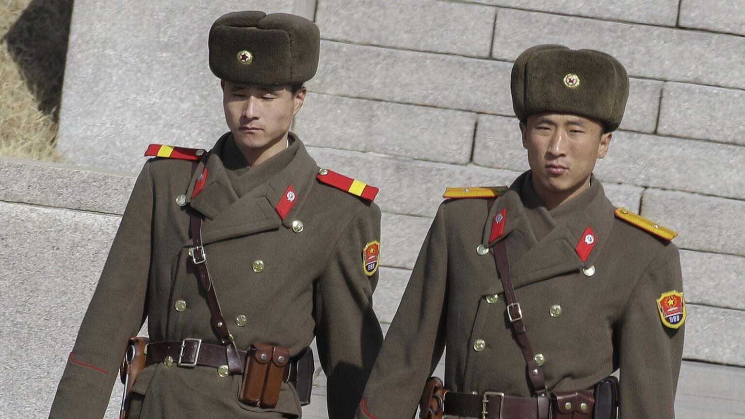 北朝鮮、ロシアの対ウクライナ戦争にさらに深く進出。ウクライナ情勢報告：北朝鮮は、ウクライナが武器保管場所に反撃する一方、ロシアがウクライナの都市を攻撃するのを支援するために軍隊を派遣している。