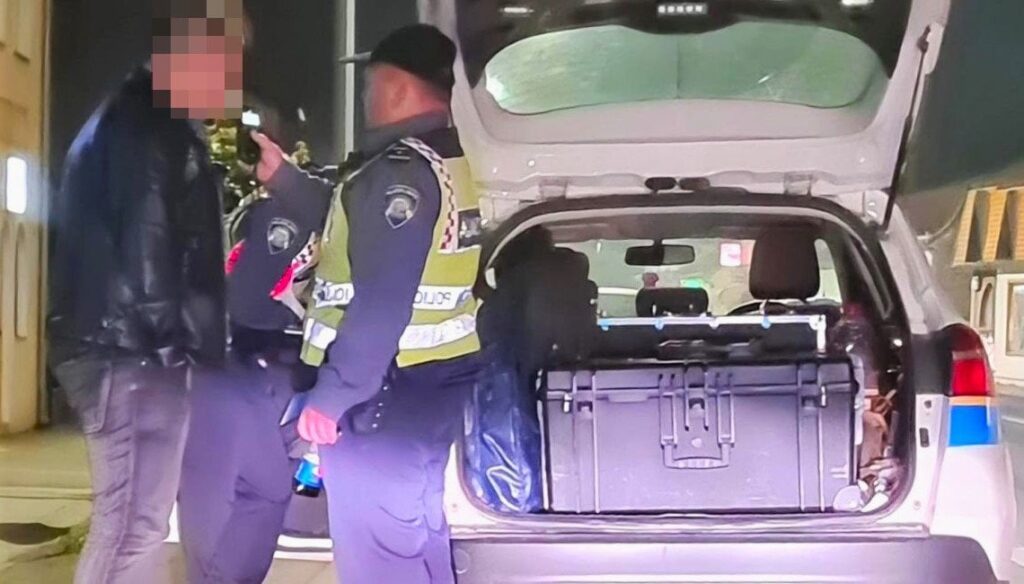 レオは1000分の2を水増しし、警察を闇に葬った。「はい、確かにそうしましたが…」