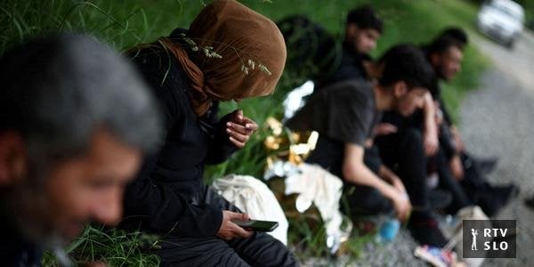 欧州委員会は、EU加盟国は亡命手続きへのアクセスを確保する義務があると述べている