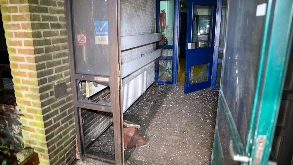 開設直前、難民申請者用緊急避難所爆発で大被害
