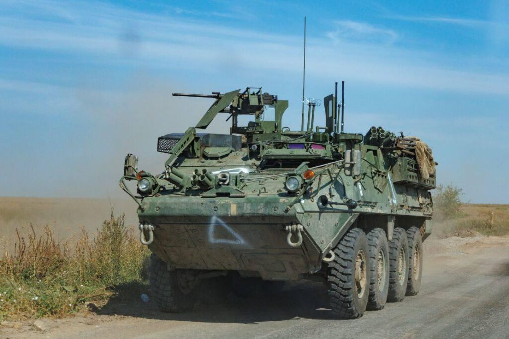 電子戦システムを搭載したM1126「ストライカー」、クルスク地方