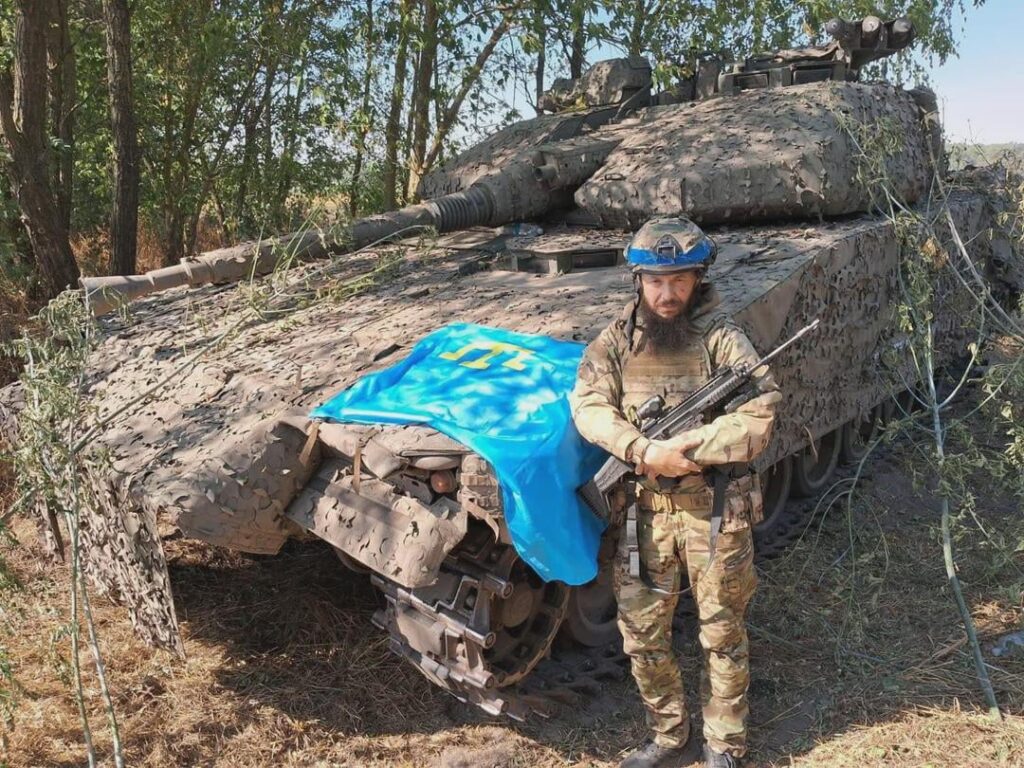 今日、野生のCV9040Cがクルスクで発見されました。なんという美しさでしょう！