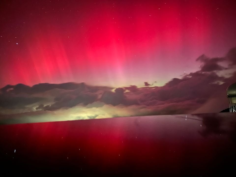 昨夜、強い太陽嵐の影響でオーロラが再び現れました