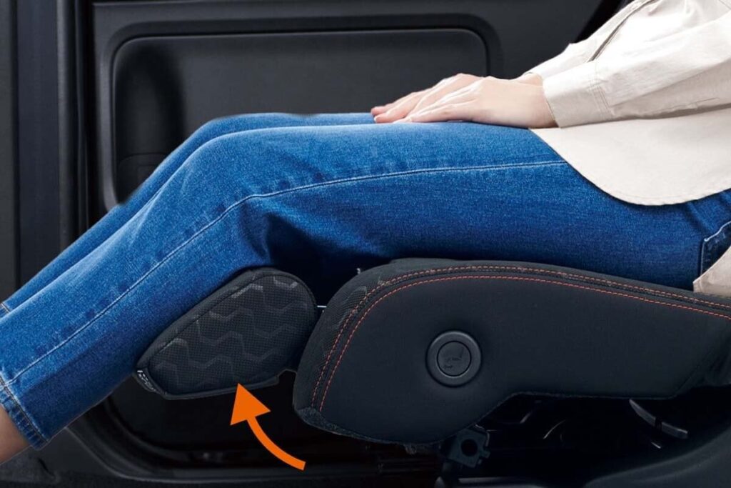 やっぱり愛車に『オットマン◯欲しいよね? 同乗者大喜びの装備だが「意外な注意点」と「価格」が気になる