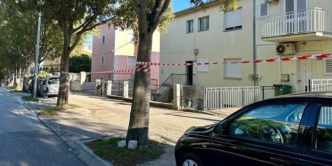 プレキピジェロ シュクラポの市民が抗議活動を組織