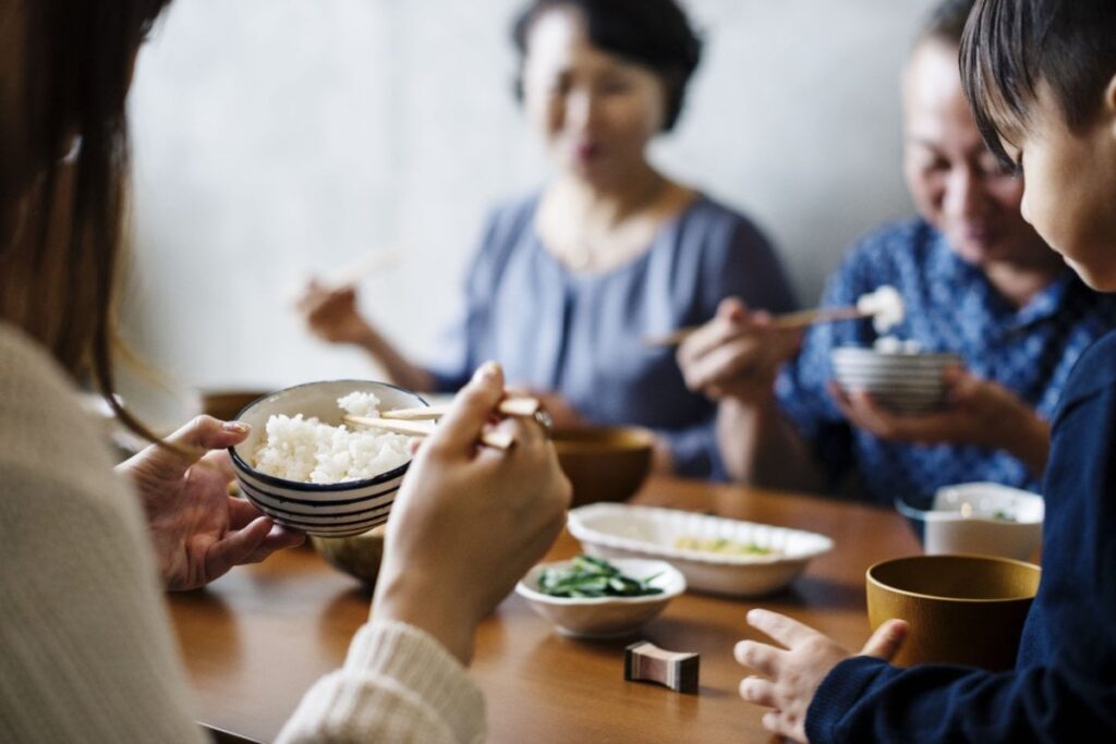 飲食にかける時間、日本人はフランス人とアメリカ人の間くらい OECDランキング
