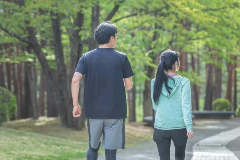 なぜ「軽い運動」をすると“幸せホルモン”が出るのか？そのメカニズムとは。そんなことより、なぜ生ビールを飲みながらホルモン焼き食ってると幸せな気分になるのか。