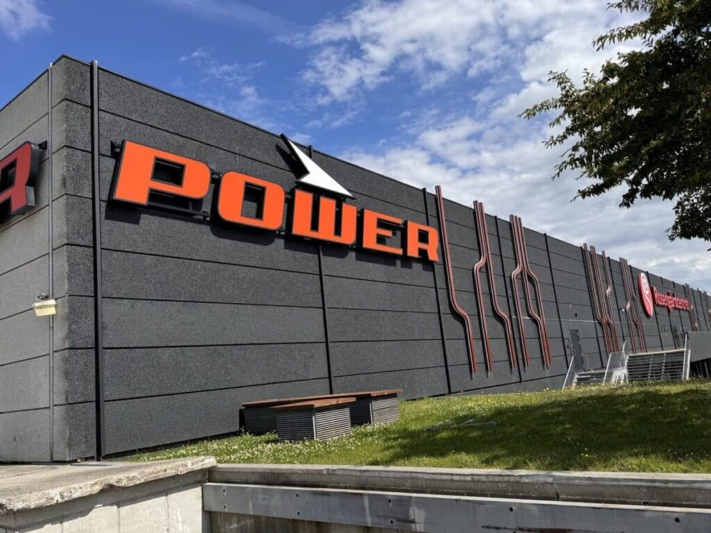 パワー社はエルギガンテンを価格不正の疑いで警察に通報した