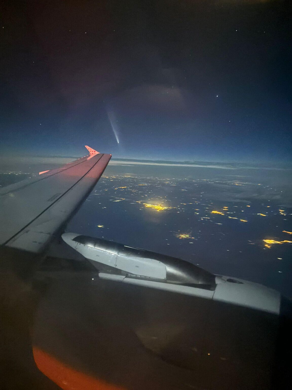 ここポルトガルの飛行機から撮影された月山彗星-ATLAS。