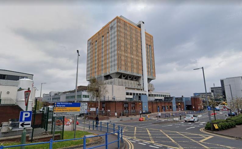 アイルランドで最も醜い建物は何ですか? (北アイルランドから盗まれました)
