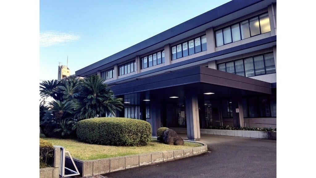 出産した男児の遺体をごみ袋に入れて遺棄、22歳母に猶予つき有罪判決「宗教的・敬虔感情を害する犯行」と宮崎地裁