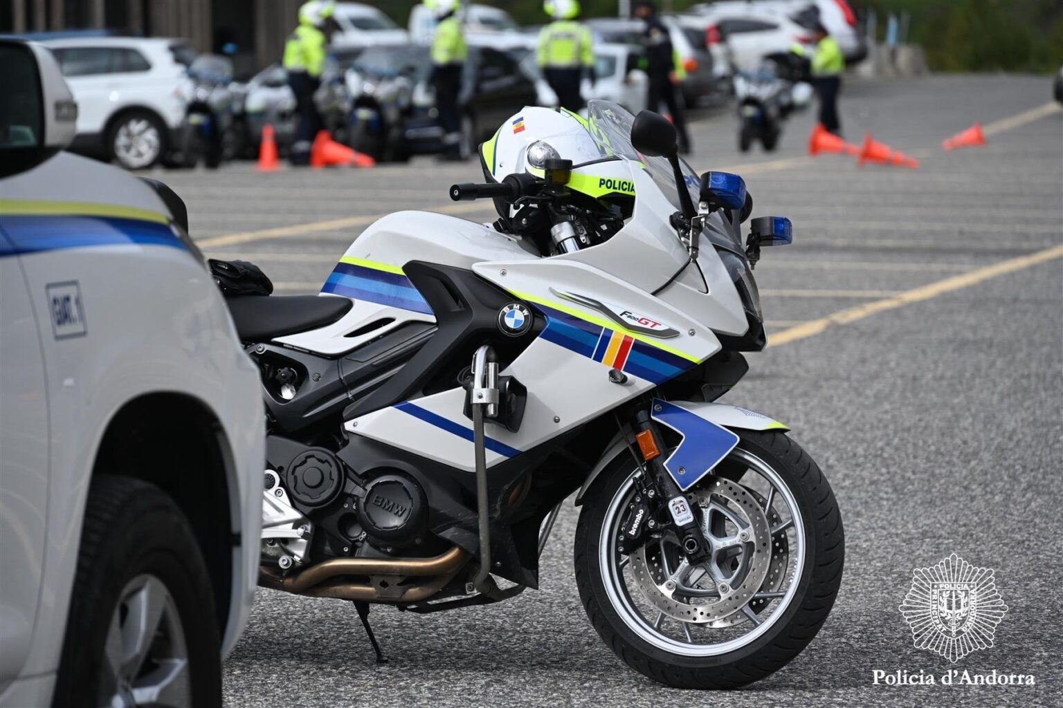 ライダーまたは乗客が手袋を着用していない場合、罰金は 120 ユーロです