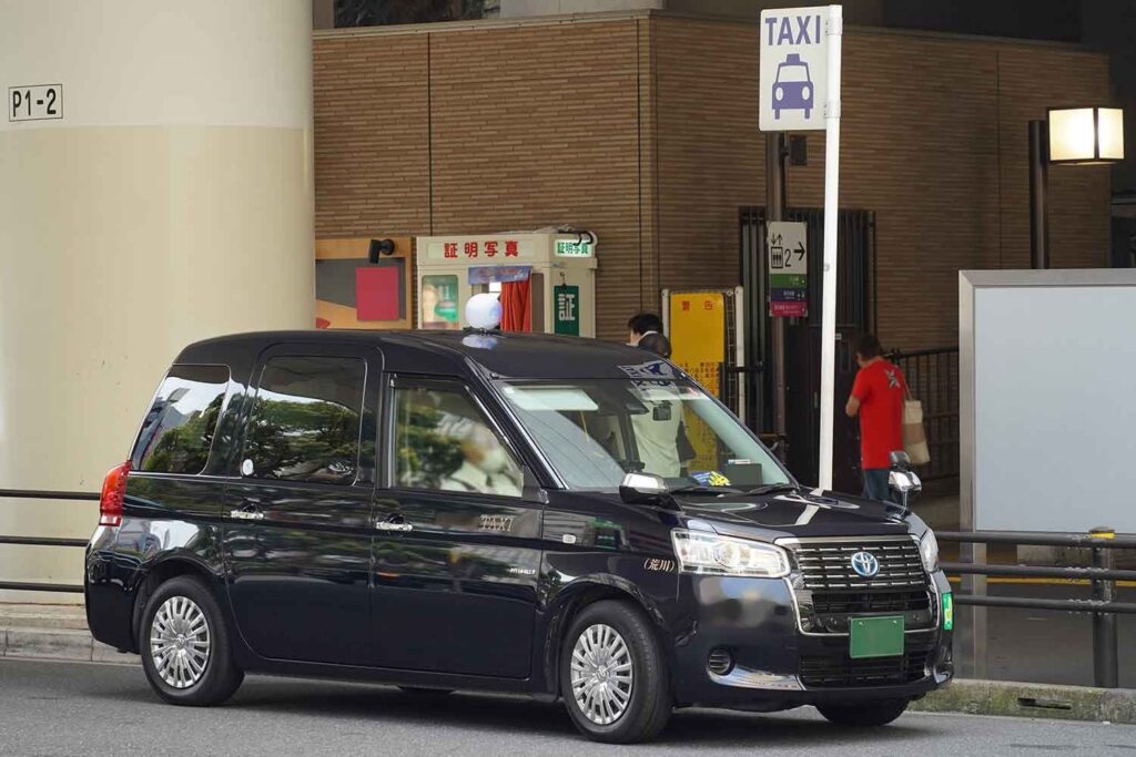 「エアコンの温度を下げて」「窓を開けて」「タバコ吸っていい」「音楽かけて」　「チンチン触らせて」タクシーに要求してもダメなものってドレ？