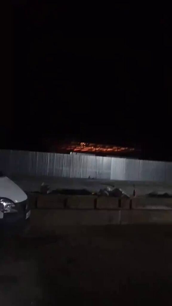 ウクライナの無人機攻撃は今夜、ロシア南部アディゲ共和国のマイコップ近くにあるハンスカヤ空軍基地を標的とした。ハンスカヤは、L-39 単発ジェット機を運用する第 272 訓練航空基地 (в/ч 55661) の本拠地です。ロシアの防空部隊は攻撃を撃退しようとした。