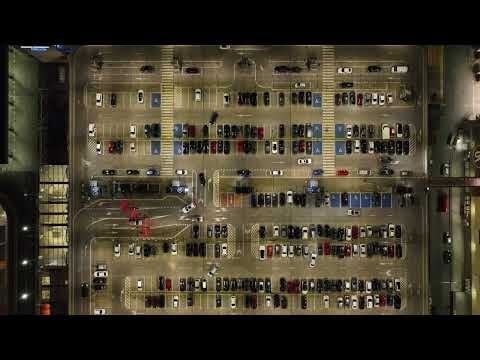 GTA2 の音楽が流れるクラクフ中央駅の屋上の駐車場