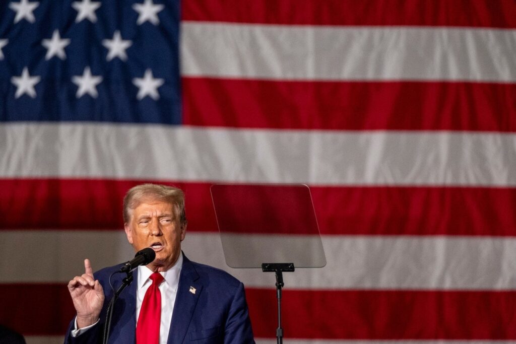 いいえ、バイデンは移民に使用するためにFEMA救済金を受け取りませんでしたが、トランプは受け取りました
