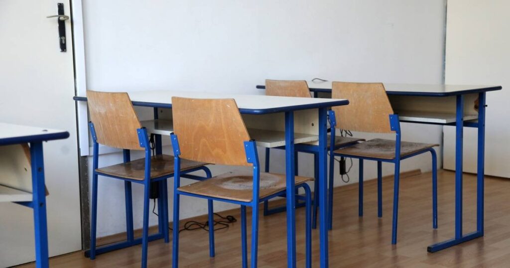 クラス落ちした生徒が新しい学校で問題を起こす：「ある日、彼はすでに野生になっている」