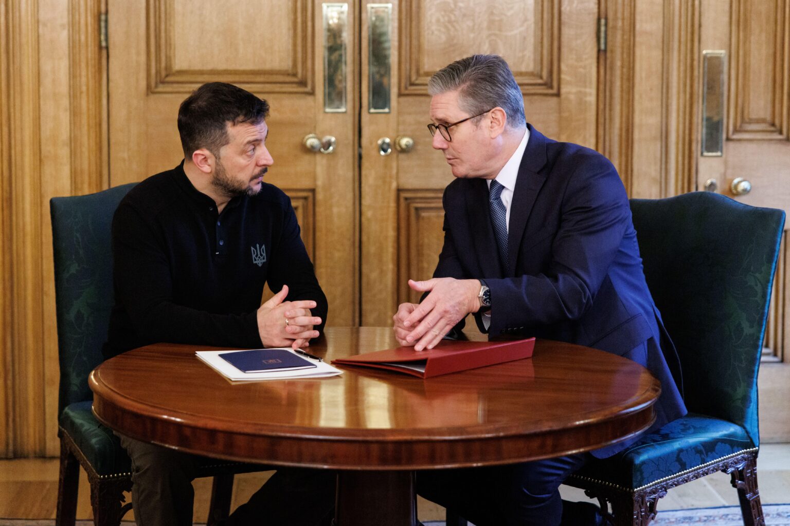 ゼレンスキー氏、ウクライナの「勝利計画」をスターマー氏に提示、首相は英国の継続的な支援を約束