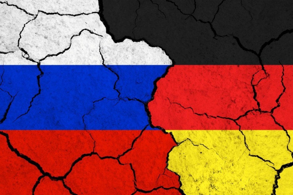 ドイツ政府はドイツ人ジャーナリスト２人のロシア国外追放を受け、ロシア大使を召喚した。ロシアの宣伝活動家がドイツの国外退去命令に不満を訴えたことを受け、モスクワはドイツ人ジャーナリストをARDから追放したが、ベルリンはこの主張は虚偽であると主張した。