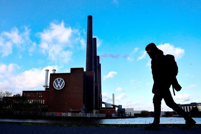 VWのストライキ、労働組合が前例のない闘いを脅かす - 産業と分析 - Ansa.it