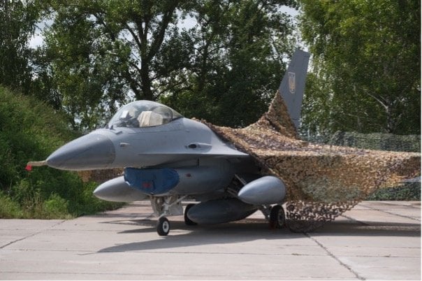 ウクライナのF-16は防空能力に優れているが、長距離兵器が切実に必要とされている。ウクライナ参謀本部の元副長官は、戦闘機は巡航ミサイルやシャヘド無人機を破壊できるが、ロシアの長距離目標を攻撃できる兵器を持っていないと述べた。