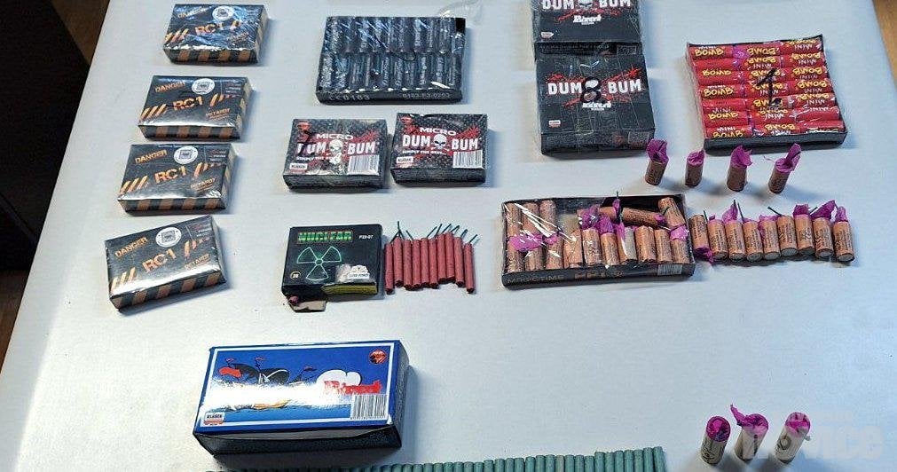 ノヴィサドの警察官は24時間以内に700個以上の爆竹を押収した（写真）