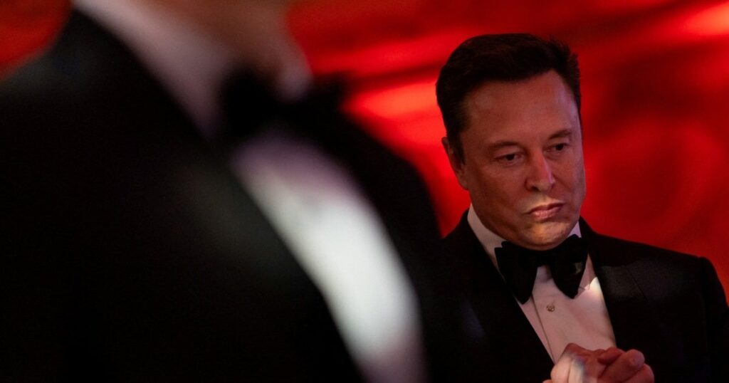 イーロン・マスク氏、移民問題で自分と意見の異なる保守派を検閲したとして告発