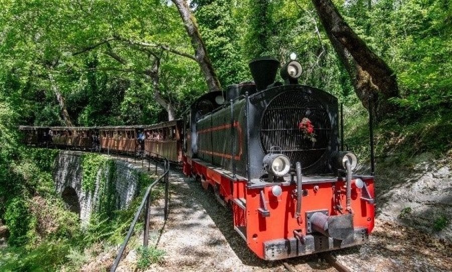 ギリシャの鉄道: 象徴的な「ムツォリス」が線路に戻ってきました - ルートは土曜日から始まります