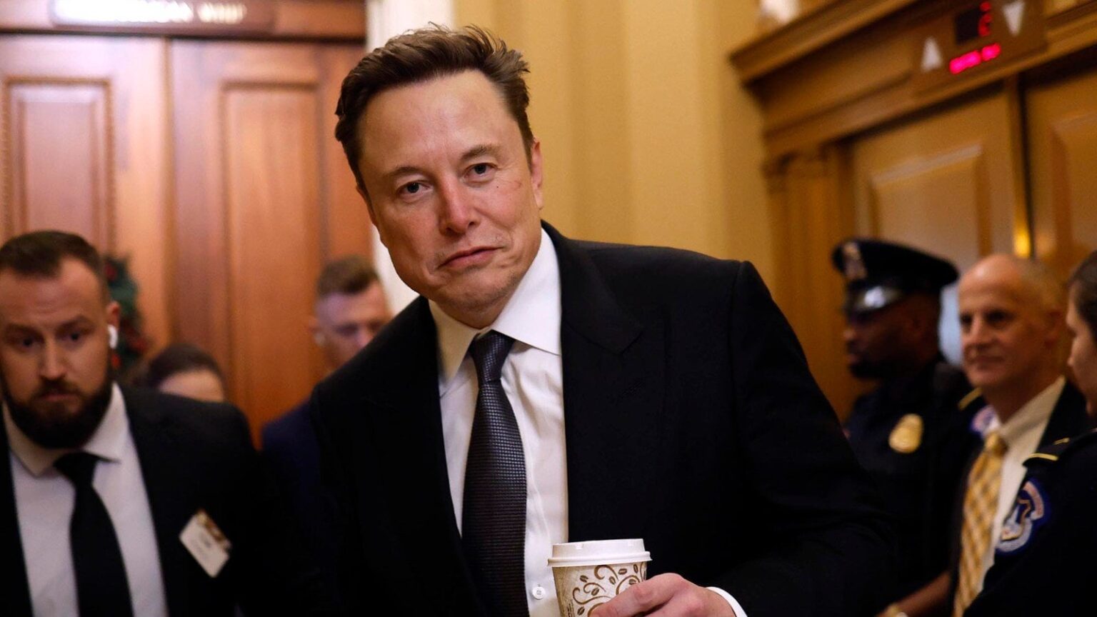 マスク氏、政府資金提供協定を破棄、トランプ大統領就任まで閉鎖要求
