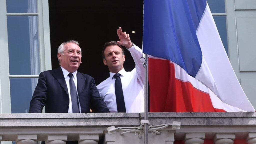 フランスで新政府が発足