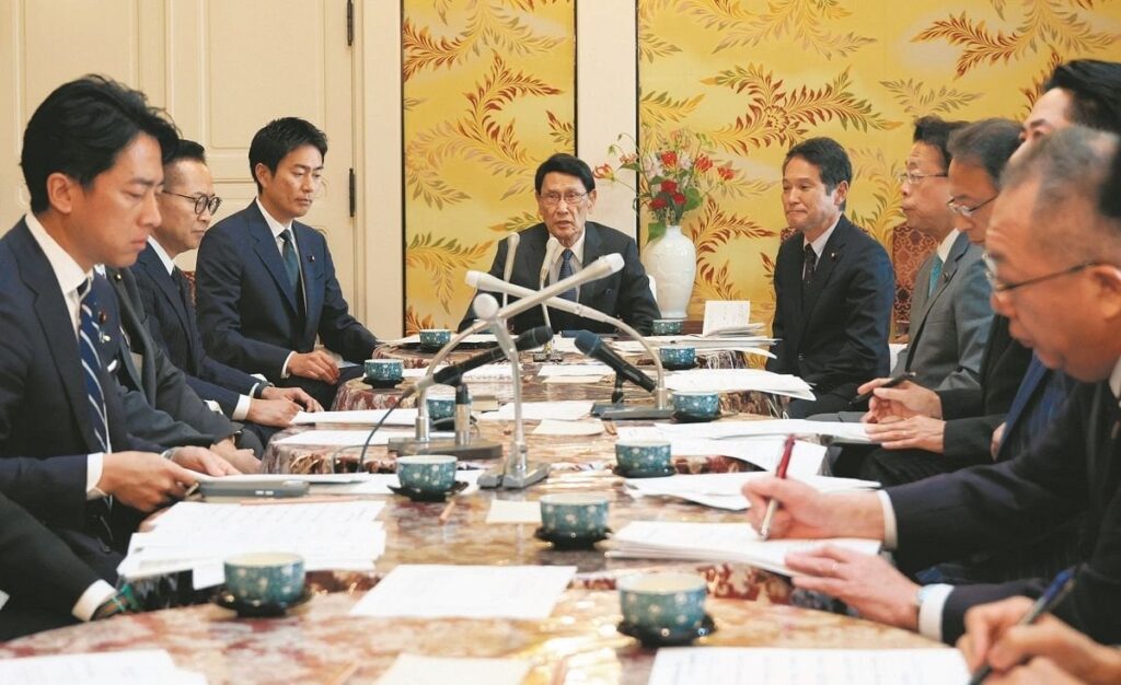 自民やっぱり「カネの一部非公開」譲らず 必要性を力説した小泉進次郎氏に「それは抜け穴」と野党がバッサリ ― 「野党がまとまれば廃止法案を通せる」