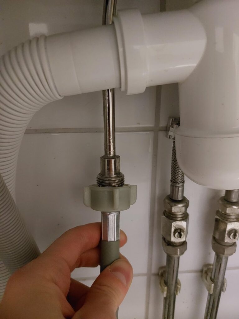 洗濯機の給水パイプを接続するにはどのアダプターを購入すればよいか知っていますか?キートス！