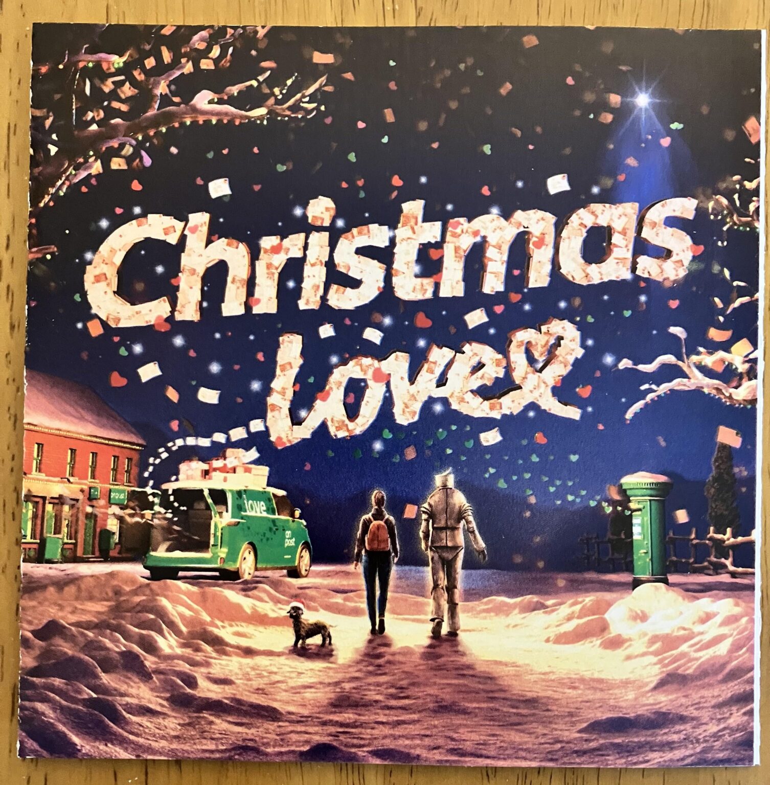 最初は少し混乱した後、このカードには「クリスマスの恋人」と書かれていないと指摘されました…