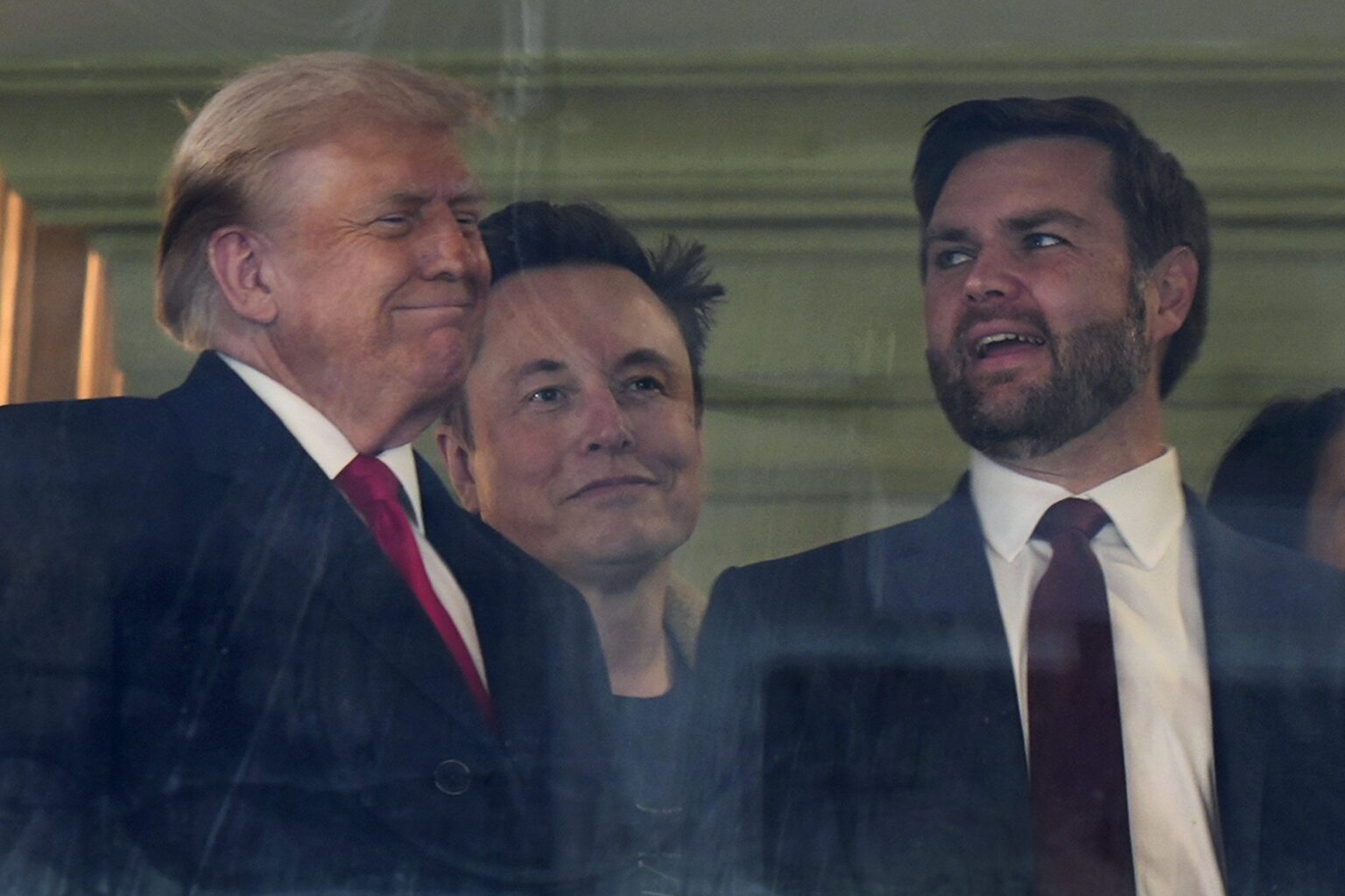 トランプ大統領がCR法案の足跡をたどる中、イーロン・マスク氏を「大統領」と呼ぶ