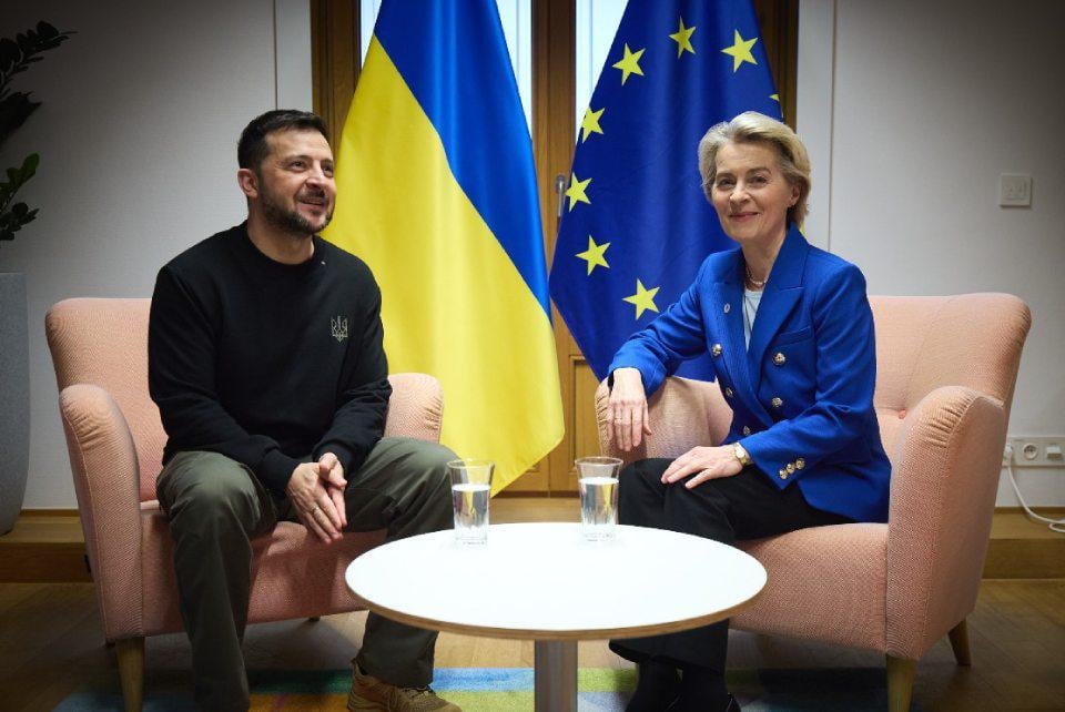 EUは2025年に記録的な300億ユーロのウクライナ支援を割り当てる予定。ウクライナ・ファシリティから125億ユーロ、凍結されたロシア資産から181億ユーロがEUの2025年のキエフ支援に充てられる。欧州委員会のウルズラ・フォン・デア・ライエン委員長は、これで国の財政赤字はほぼカバーできると述べた。