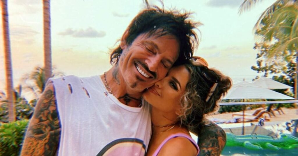 トミー・リー：妻はギリシャ生まれのため週に1回入浴していると明かす - 「ギリシャでは毎日洗わないんです」