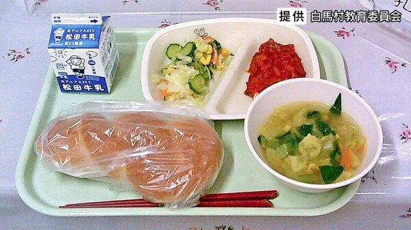 給食で児童生徒ら46人が発疹や頭痛訴える「食中毒」 カジキから「ヒスタミン」検出 原因は約2時間の常温解凍で生成か カジキに汚染度が高かったものが混じっていたか 学校給食センターが改善計画 長野県白馬村