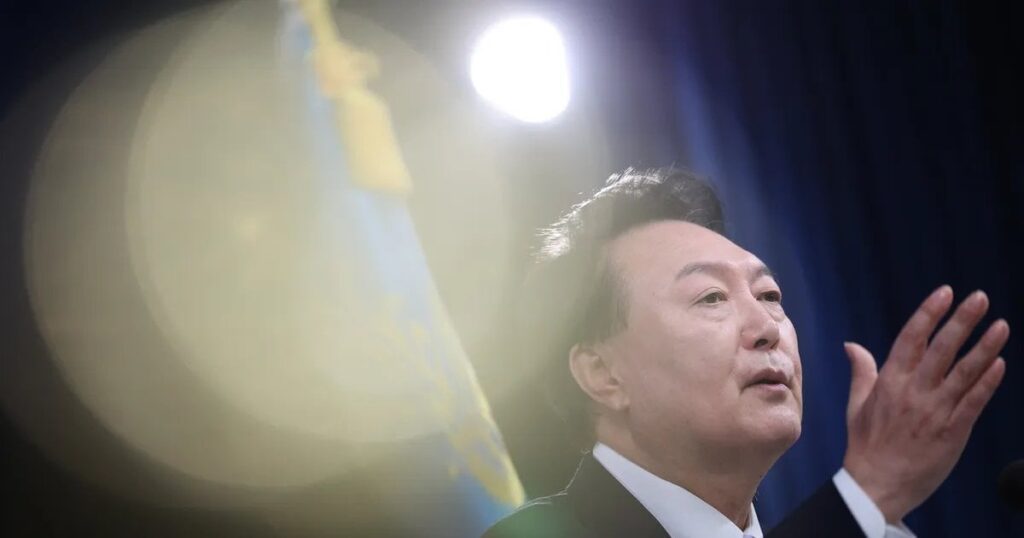 韓国大統領が突然戒厳令を布告