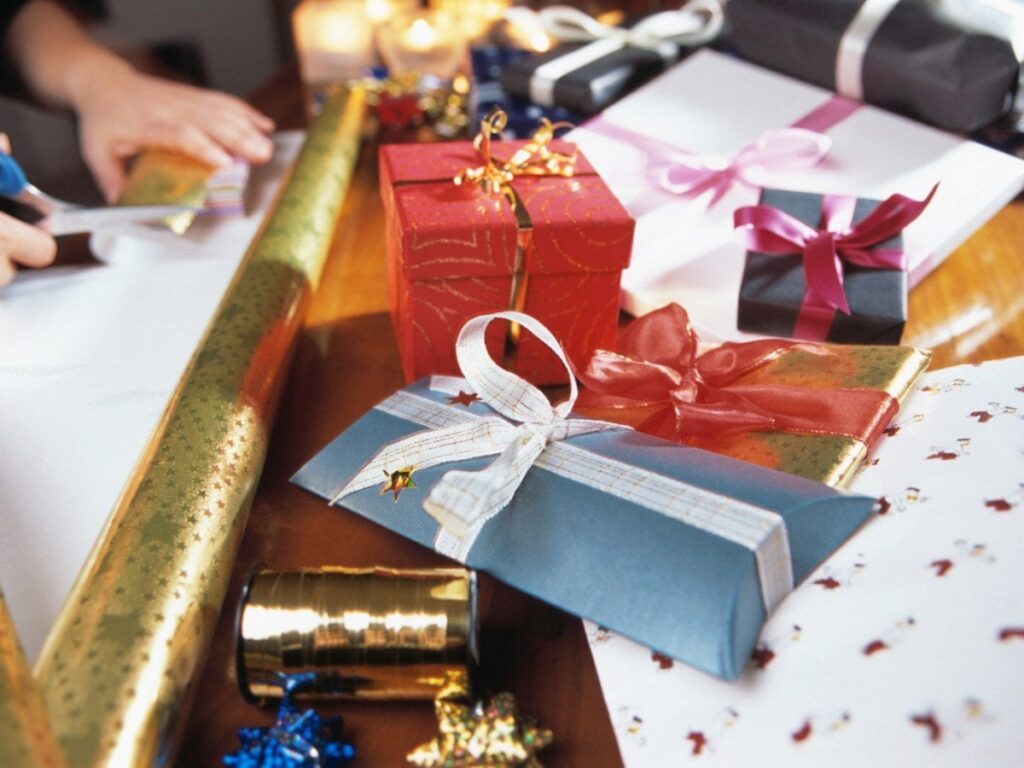 スイス人、クリスマスプレゼントに約300フラン使う