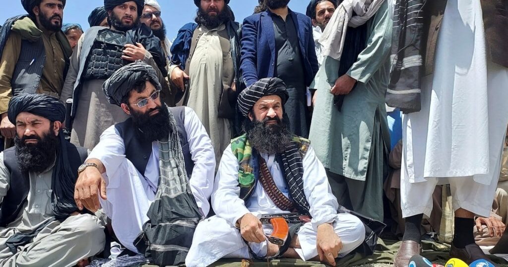 パキスタン軍がアフガニスタン空爆、死者51人に