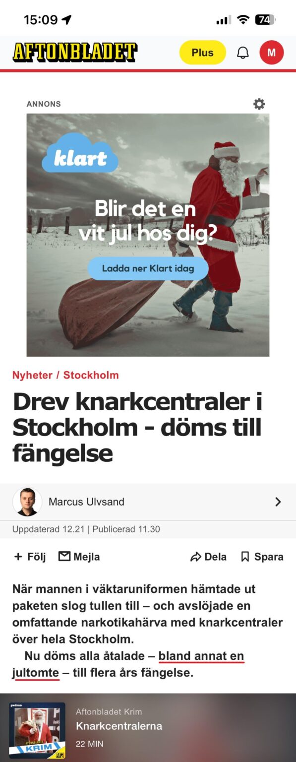 サンタがパッケージに雪を積んだホワイトクリスマスを持ってやってくる