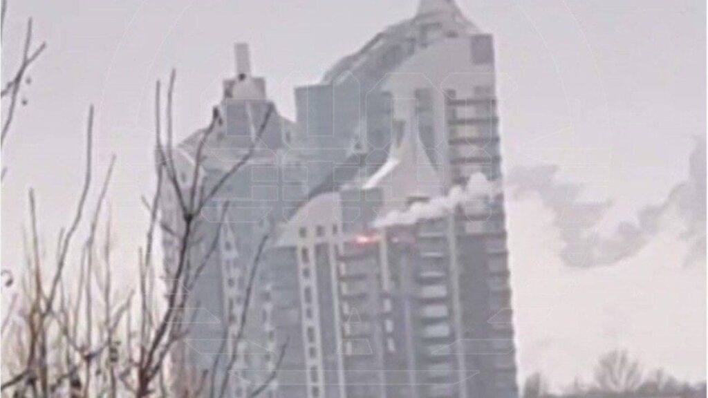 ロシアのカザン市でドローンが建物を襲撃
