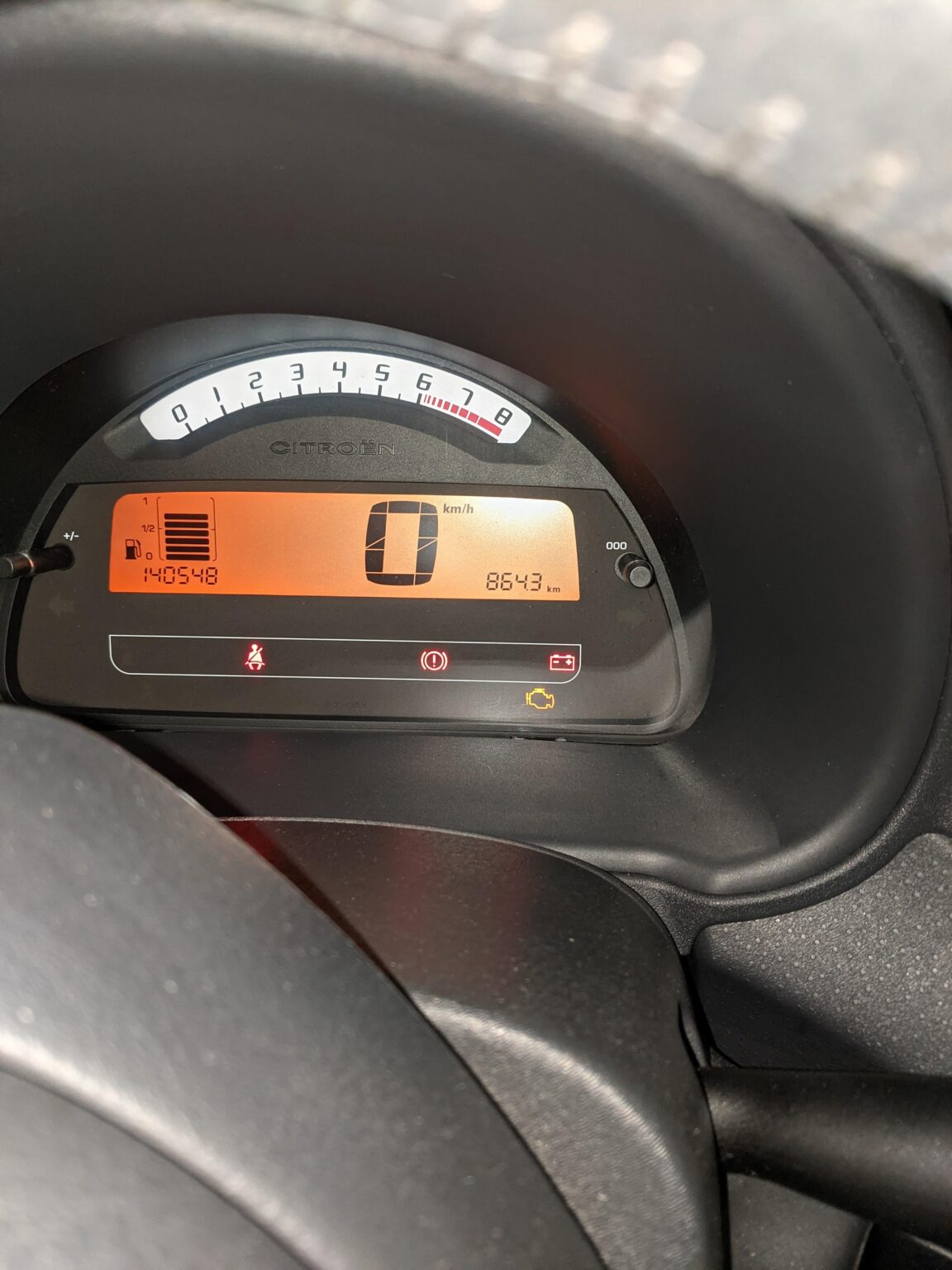 寒さで車が始動しないのですが、どうすればよいですか?