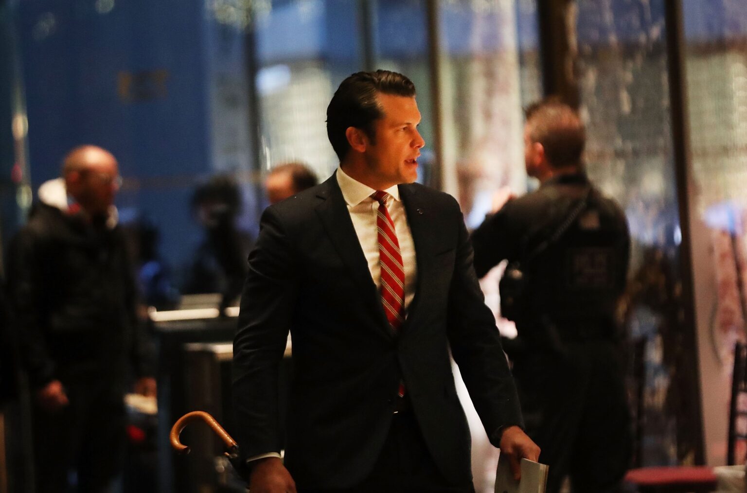 トランプ大統領の国防長官ピック・ピート・ヘグセスは最初の結婚中に5回不倫関係にあったと報告書が主張