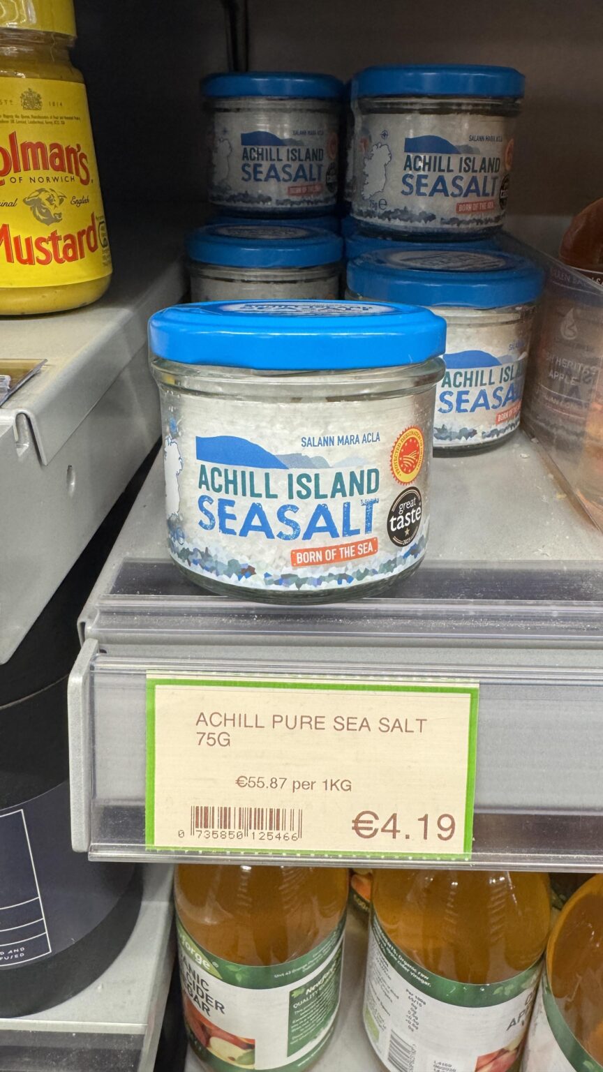 同じ店ではイタリアから輸入した純海塩1kgが1ユーロだ。では、この詐欺品 1 キロに 56 ユーロを支払うのは誰でしょうか?