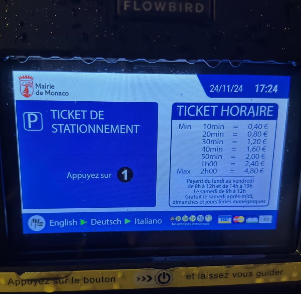モナコの駐車場はパリより安いです😅 私のSUVの場合、モナコでは2時間4.8ユーロ、パリでは36ユーロです🚙