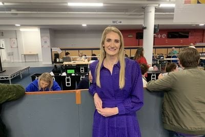 社会民主党市議会議員、選挙でフィアナ・フォイル氏とフィーネ・ゲール氏から立候補した女性は「侍女」だったと主張