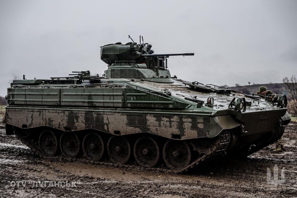 ウクライナ軍の第 100 独立機械化旅団に所属するドイツのマーダー 1A3 歩兵戦闘車 (IFV)。